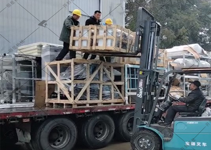 丽星发往四川的一车酸辣粉加工设备已经抵达