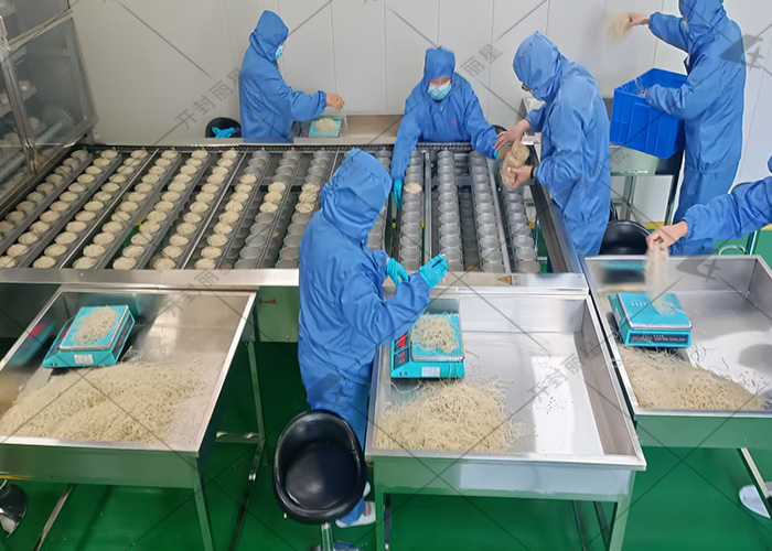 河北客户碗装粉丝生产设备试机现场实拍
