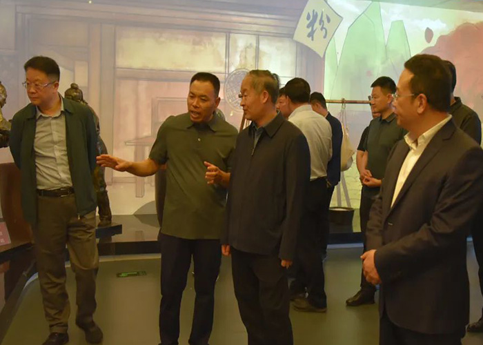 参观丽星2.jpg