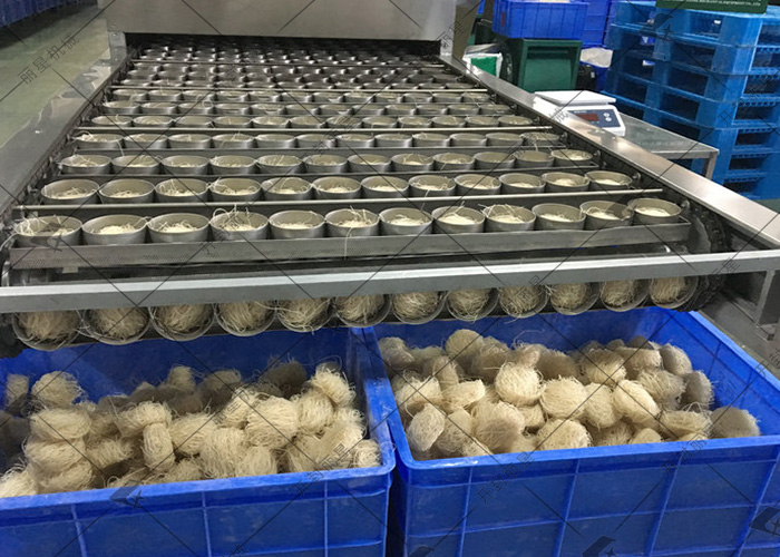 丽星酸辣粉生产线，复水时间快不浑汤不断条