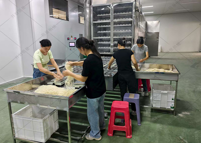 方便粉丝生产线试机现场.jpg